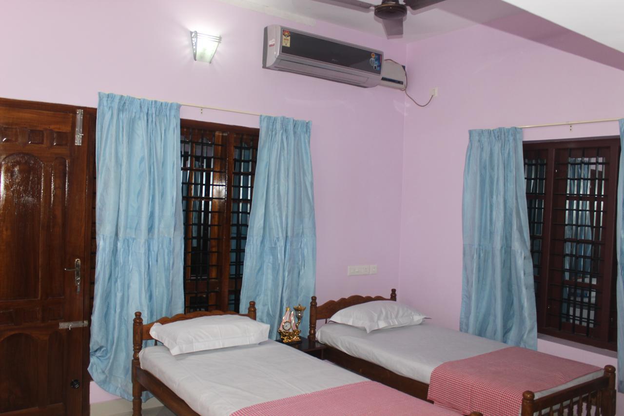 Puthenchirayil Homestay Thiruvananthapuram Exterior foto